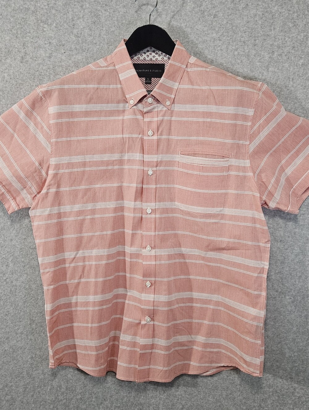 Men's Short-Sleeve Button-Down Shirt